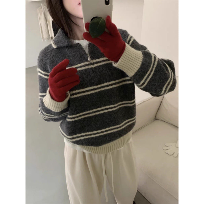 Women's sweater with zipper and stripe pattern