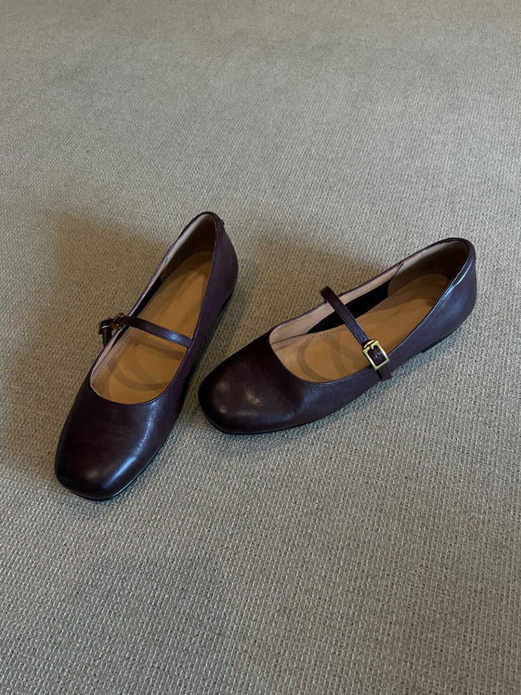 Women's elegant Mary Janes with comfortable sole and adjustable strap Shop Velvia