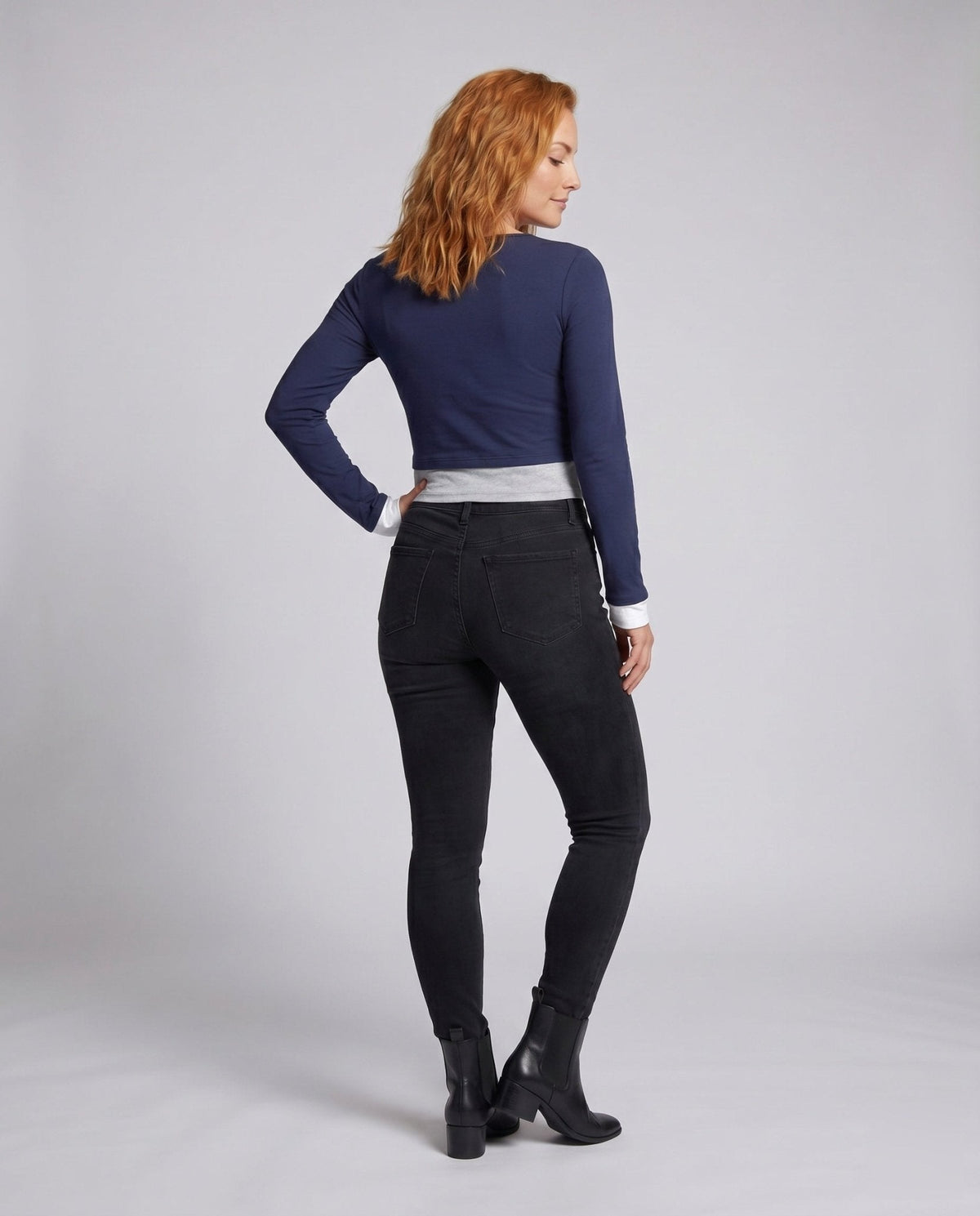 Women's long-sleeved top with button placket and fitted cut - Chichicherry