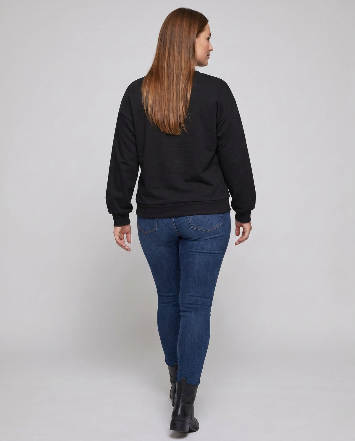 Women's sweatshirt with fashionable heart design and casual fit - Chichicherry