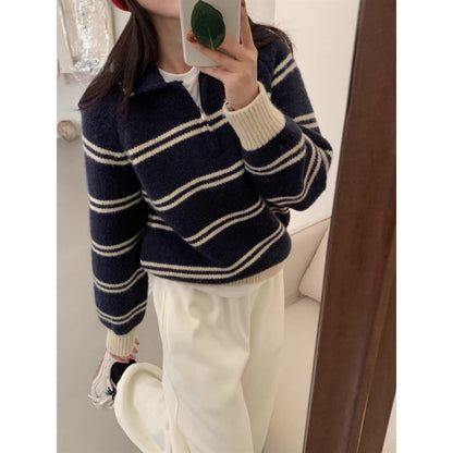 Women's sweater with zipper and stripe pattern