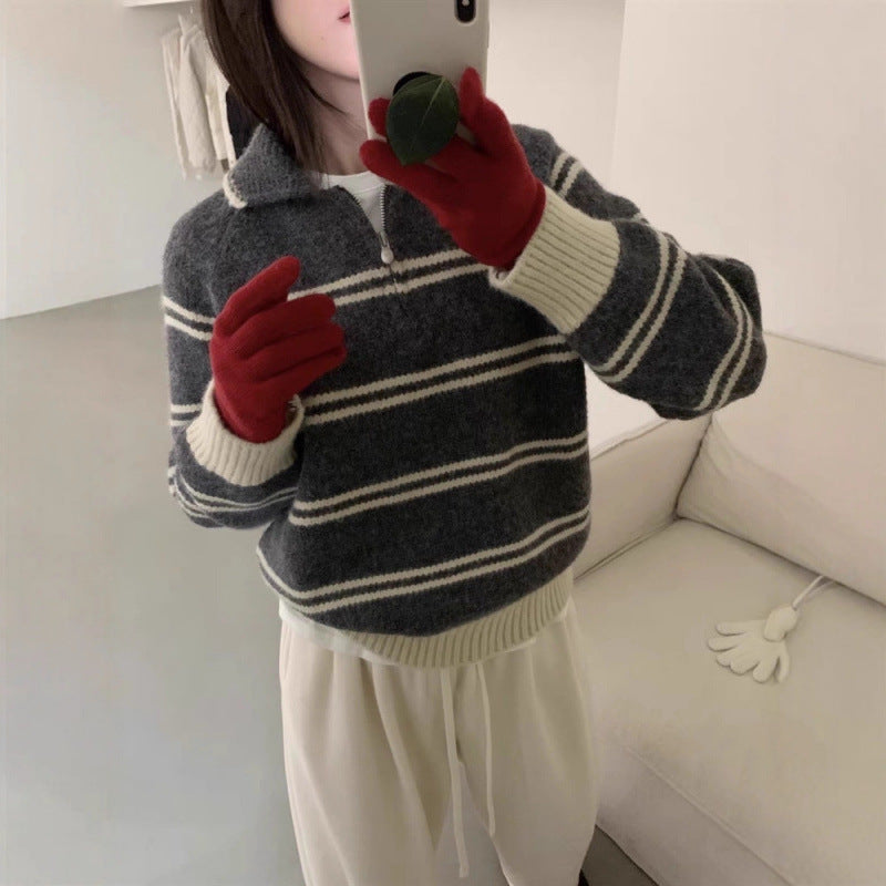 Women's sweater with zipper and stripe pattern