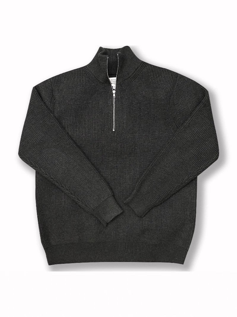 Stylish knitted sweater with zipper