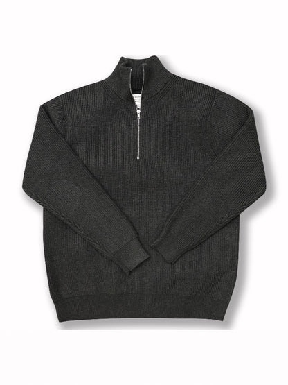 Stylish knitted sweater with zipper