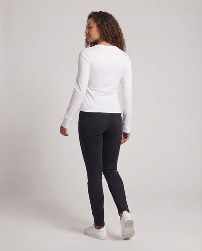 Women Slim-Fitted Cropped Long Sleeve Shirt with Statement Print Shop Velvia