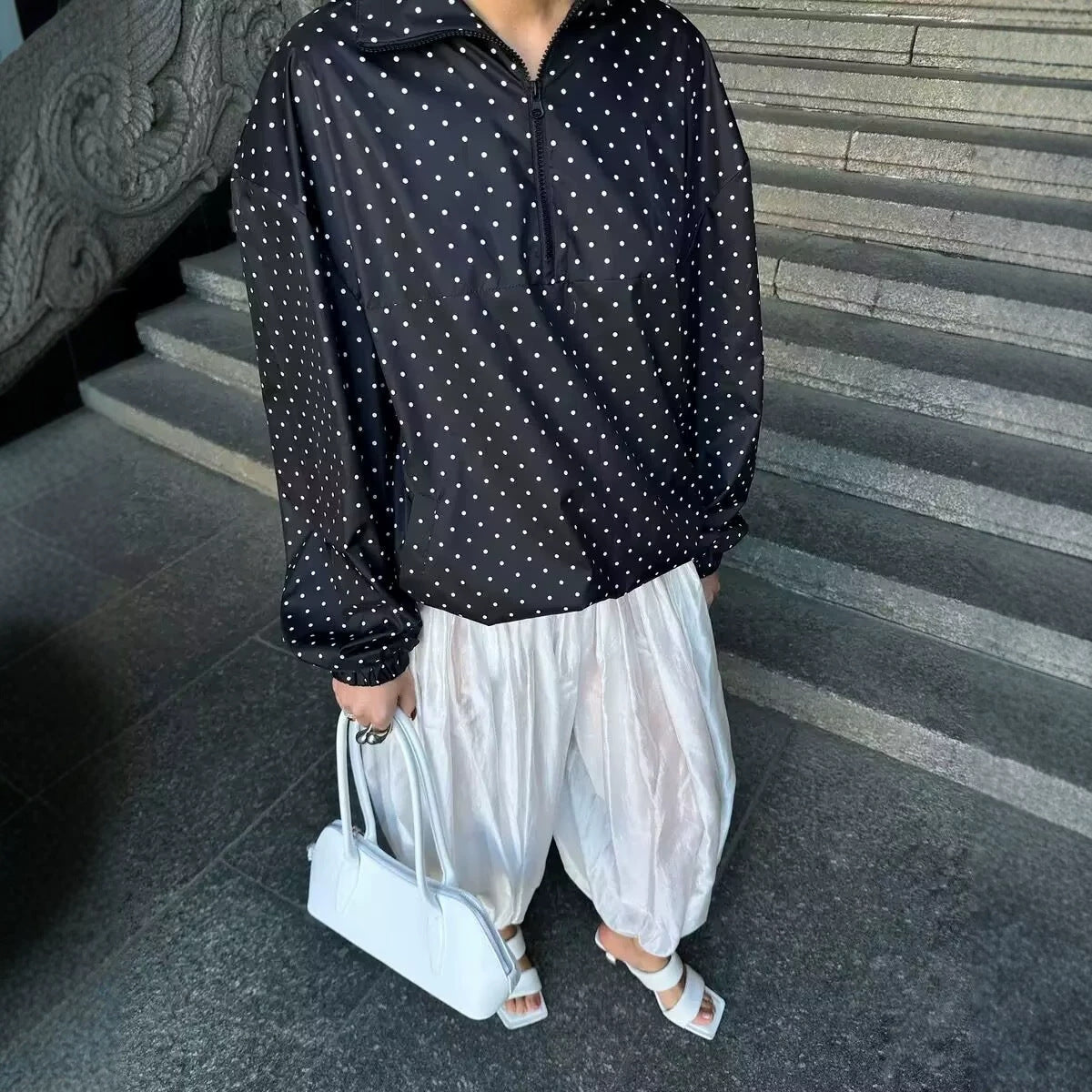 Unisex sweatshirt with stand-up collar and dot pattern