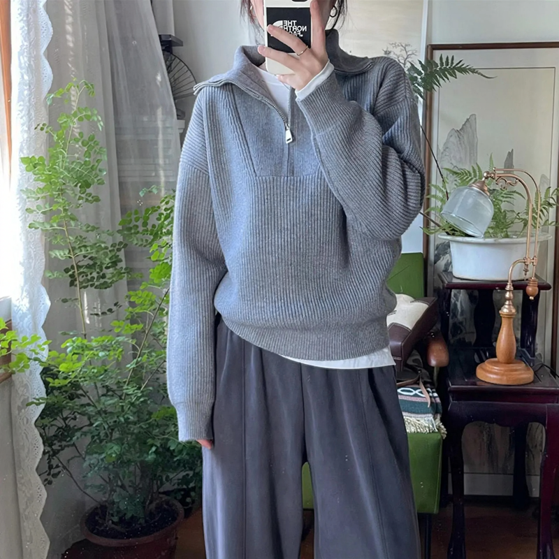 Women's knitted pullover with zipper and rib knit
