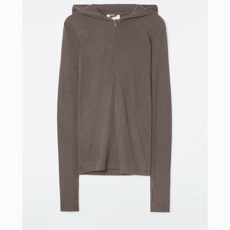 Hooded sweater with zipper