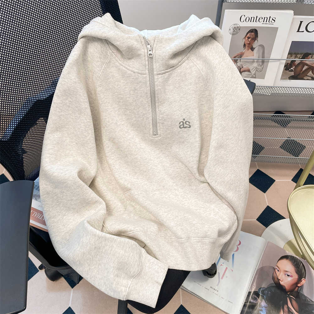 Vintage hoodie with half zipper