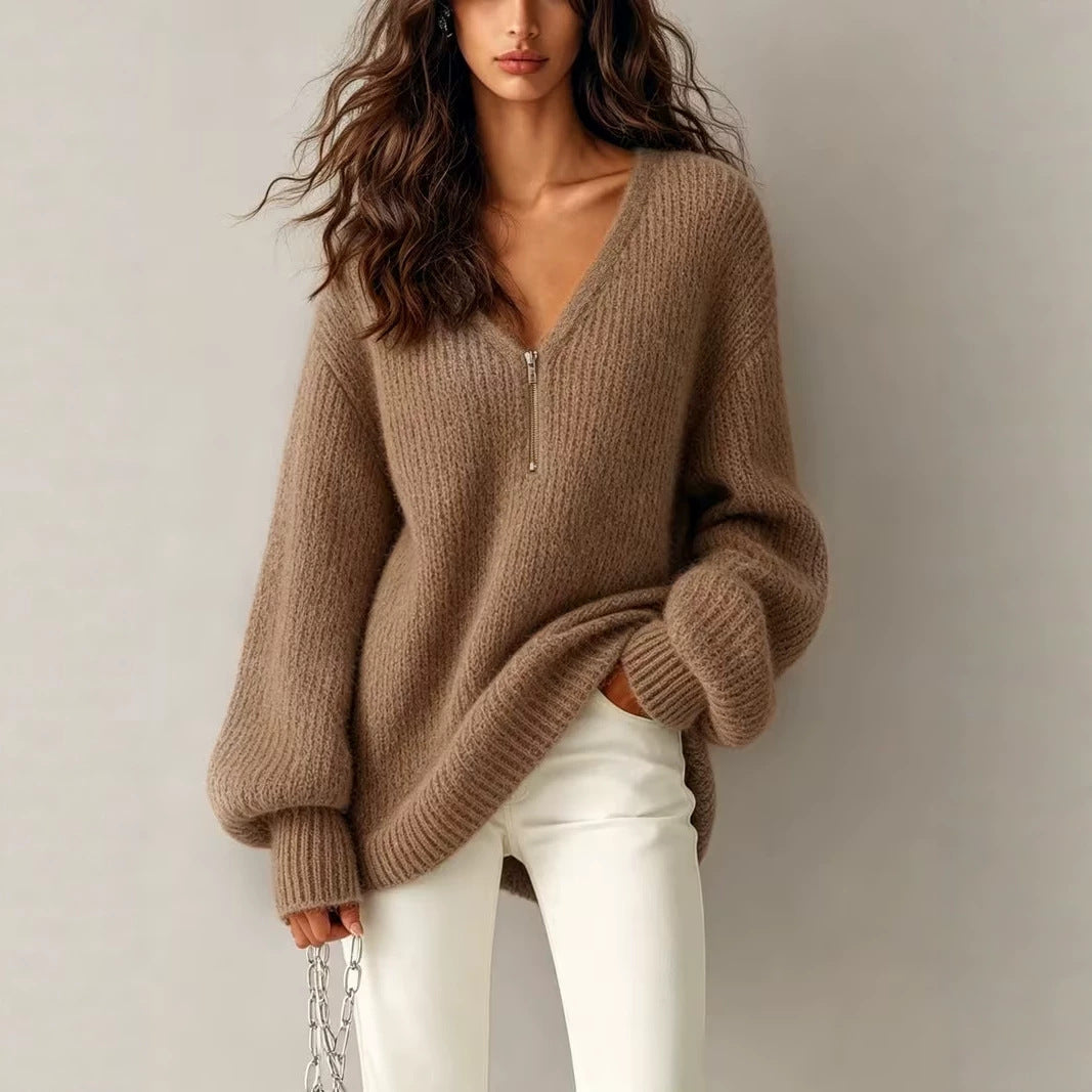 Loose knit sweater with V-neck and zipper