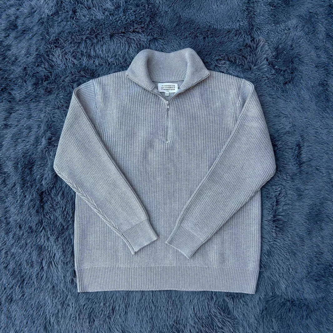 Unisex knitted pullover with zipper