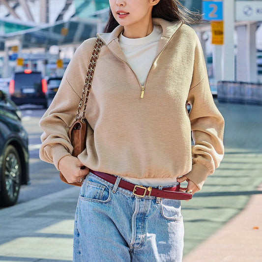 Elegant women's knit sweater with zipper