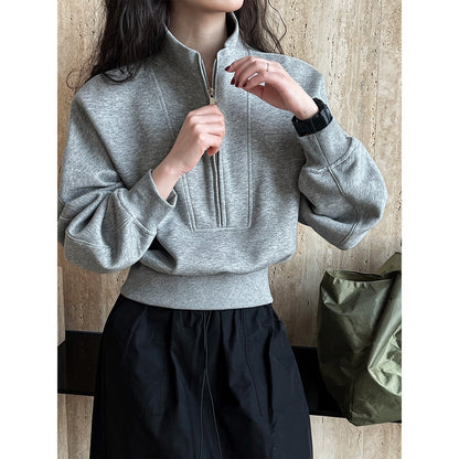 Sporty top with zipper
