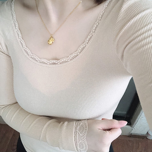 Women’s thermal top with lace, shaping