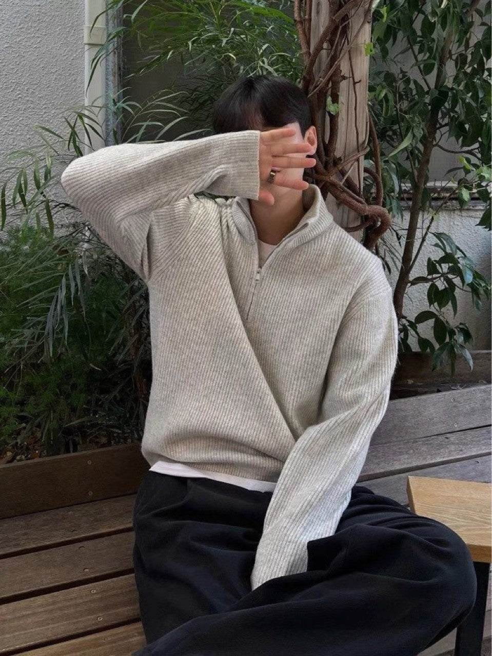 Stylish knitted sweater with zipper