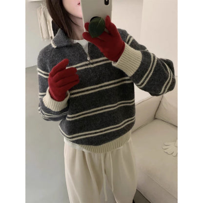Women's sweater with zipper and stripe pattern