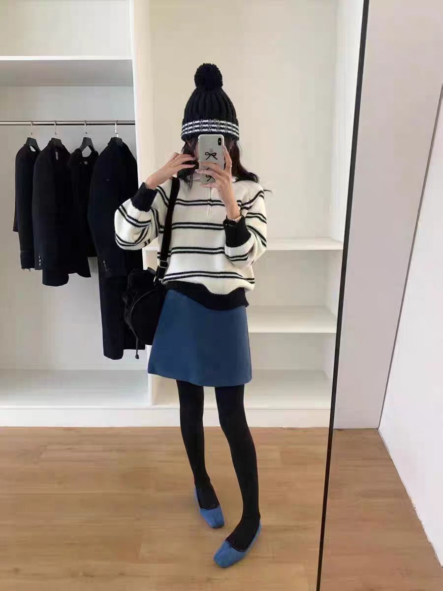 Women's knitted pullover with stripes and zipper