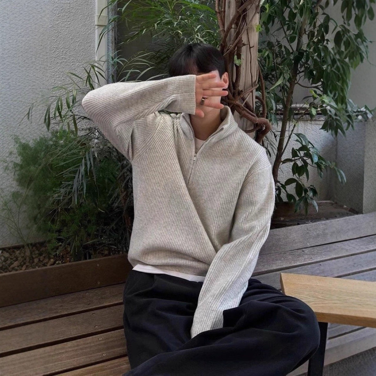 Stylish knitted sweater with zipper