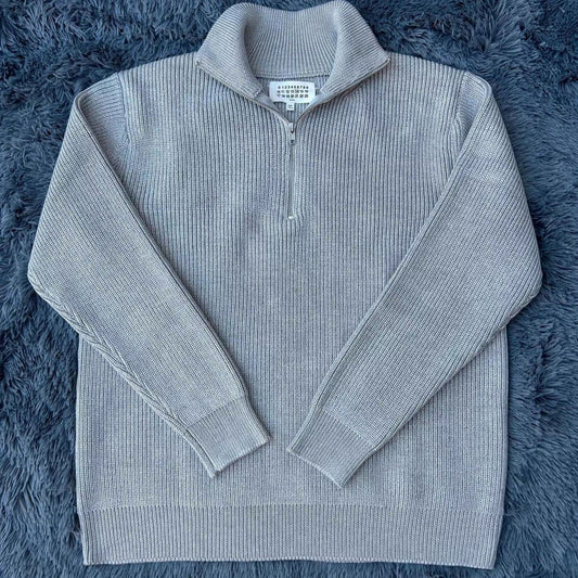 Stylish knitted sweater with zipper