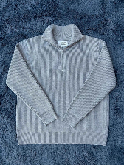 Unisex knitted pullover with zipper