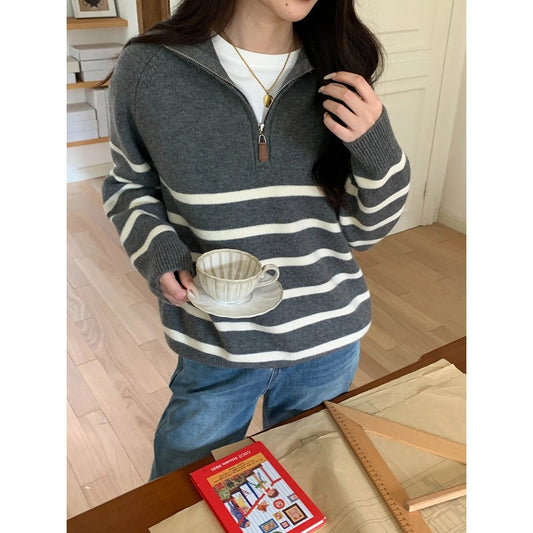 Women's sweater with zipper and stripe pattern