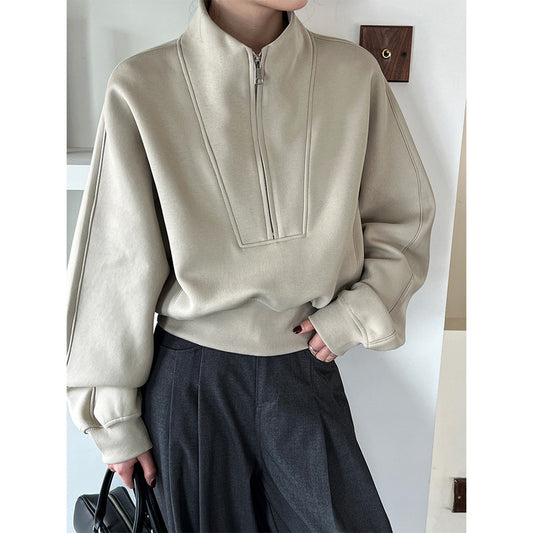 Sporty top with zipper