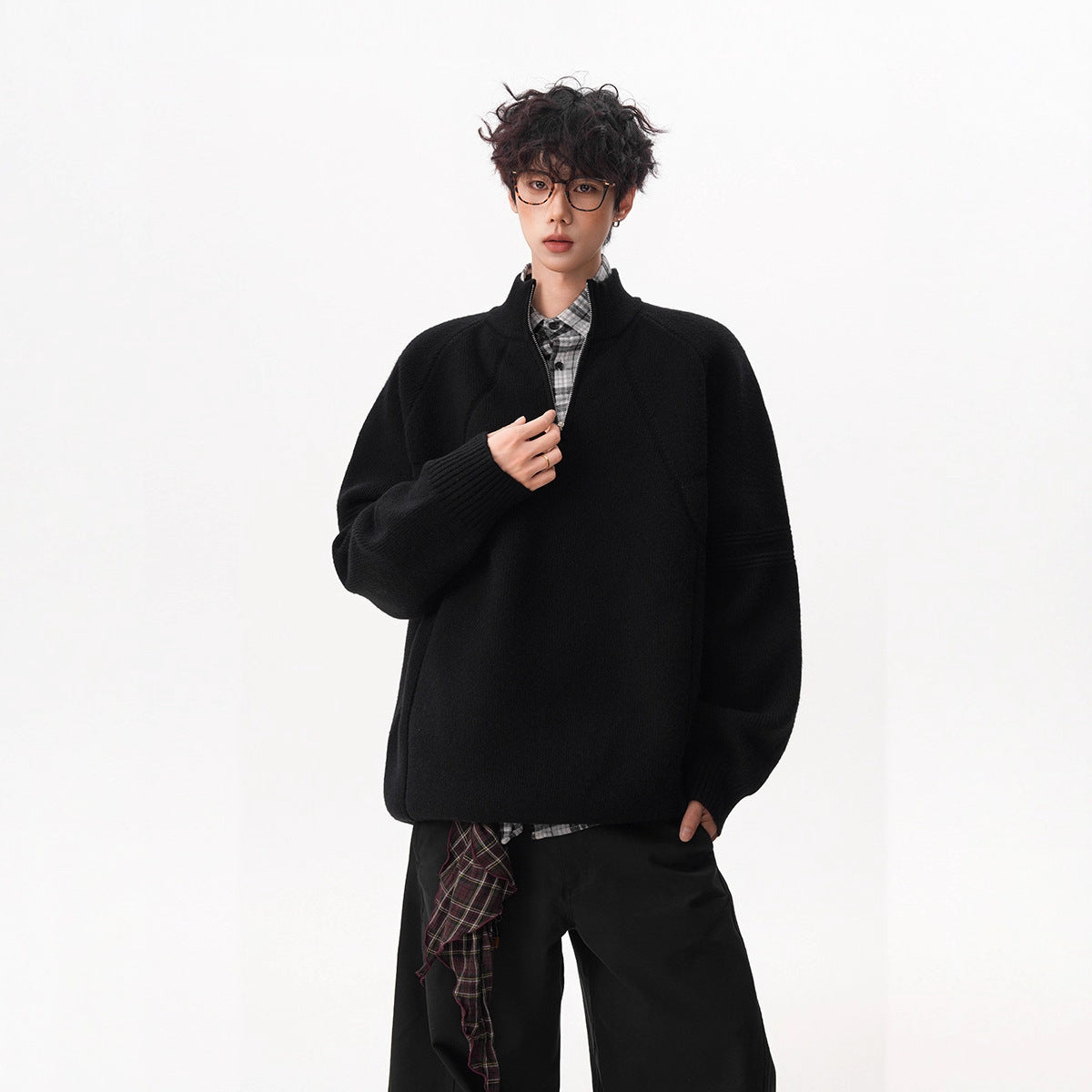 Unisex knitted pullover with stand-up collar and zipper