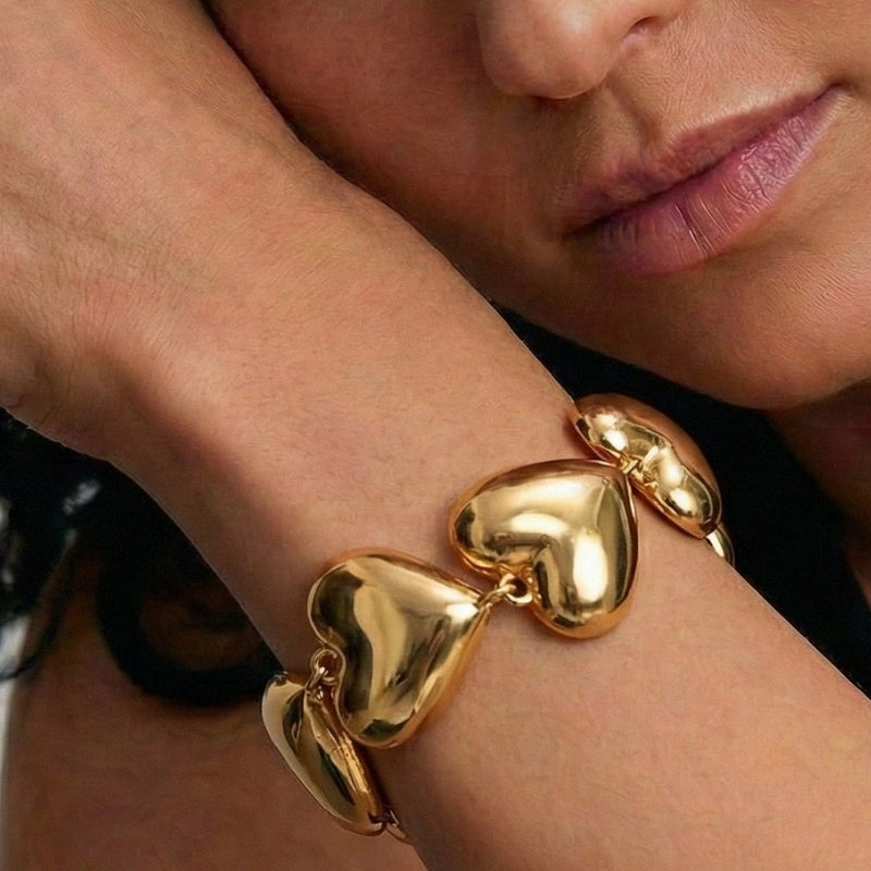 Women's bracelet with heart links