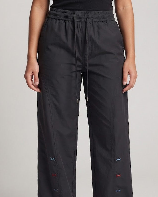 Ladies sporty leisure pants with elastic waistband and colorful detail Shop Velvia