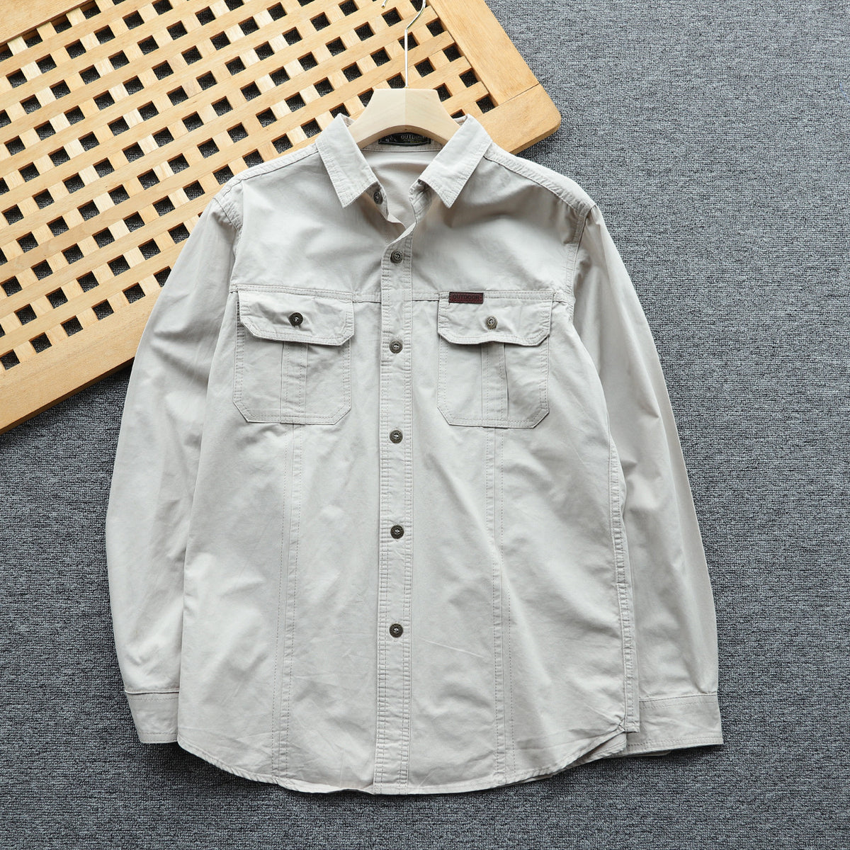 Men's shirt jacket made of cotton twill with chest flaps and button placket Shop Velvia