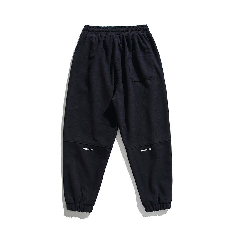 Unisex wide jogging pants in oversized cut with elastic waistband, knee panel and ribbed cuffs Shop Velvia