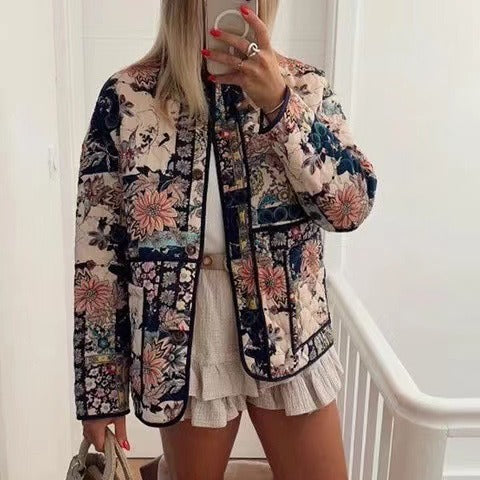 Women's patchwork quilted jacket with floral pattern, straight silhouette and patch pockets Shop Velvia