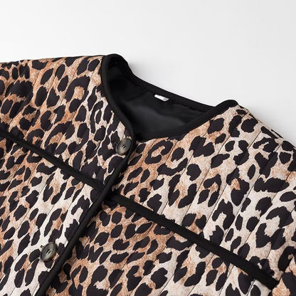 Women's short jacket in oversized cut with leopard jacquard, contrasting piping and flap pockets Shop Velvia