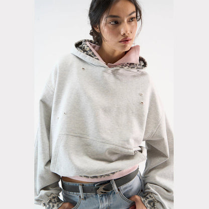 Women’s cropped oversized hoodie with leopard inner lining, used details and kangaroo pocket Shop Velvia
