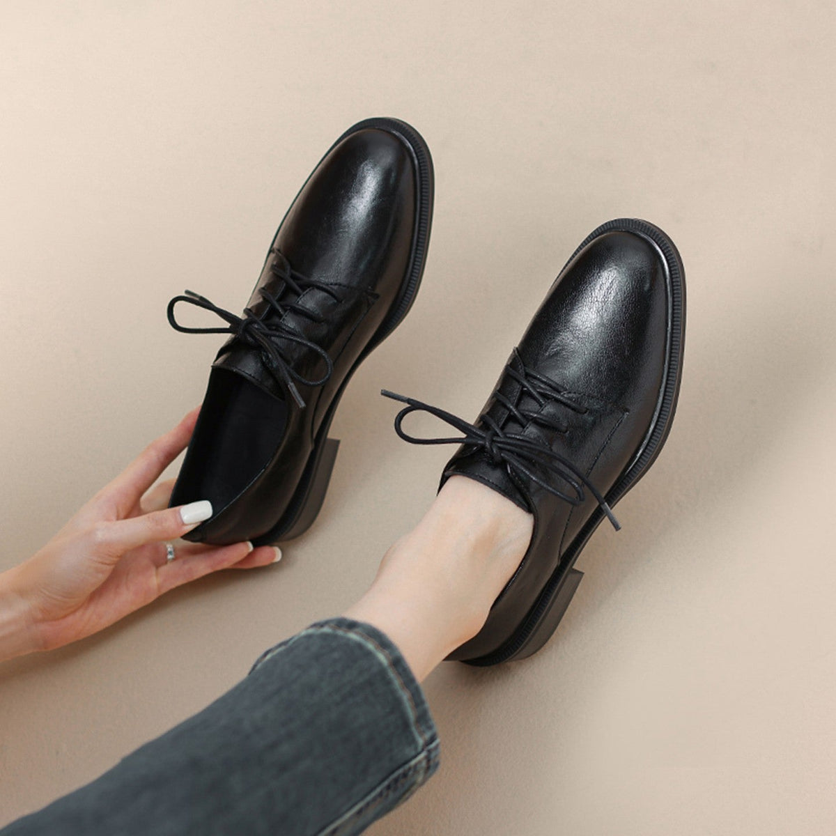 Women Classic Lace-up Shoes Made of Leather Shop Velvia