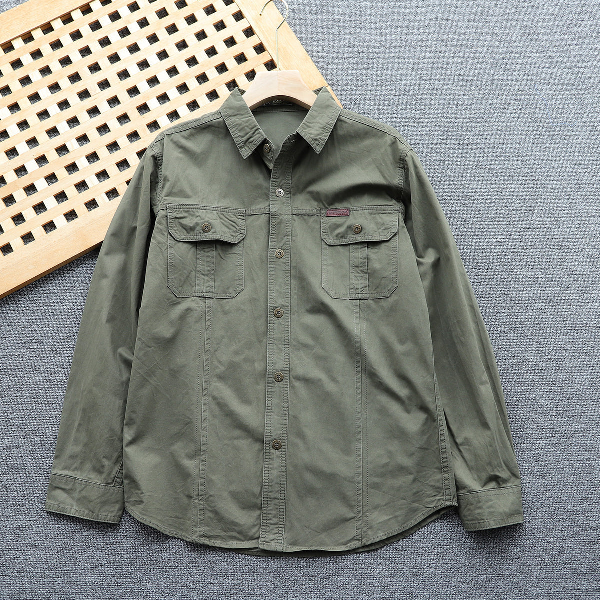 Men's shirt jacket made of cotton twill with chest flaps and button placket Shop Velvia