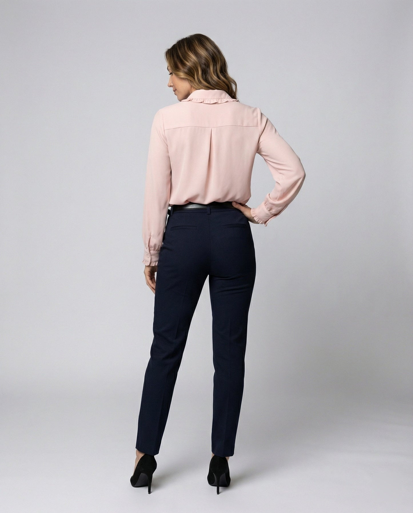 Women’s blouse with refined ruffle details and elegant sleeves