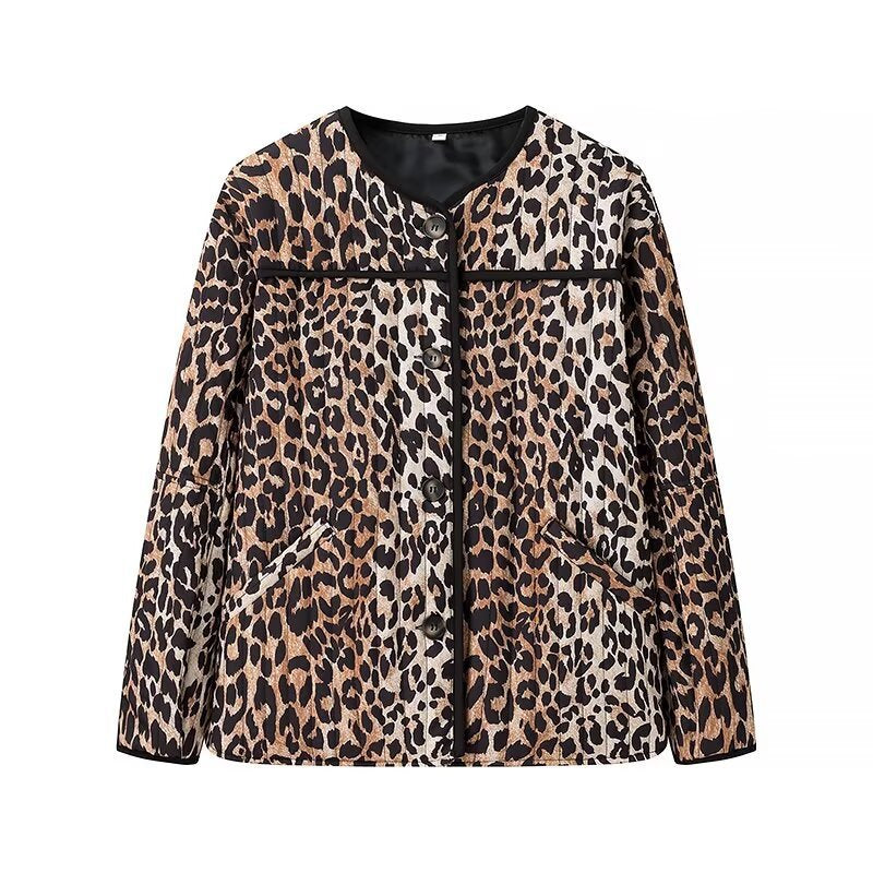 Women's short jacket in oversized cut with leopard jacquard, contrasting piping and flap pockets Shop Velvia
