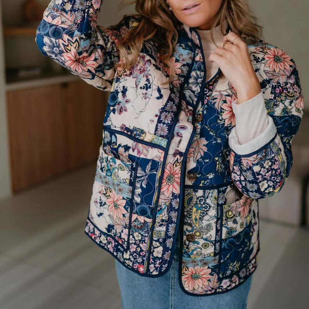 Women's patchwork quilted jacket with floral pattern, straight silhouette and patch pockets Shop Velvia