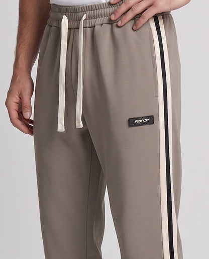 Men's sporty jogging pants with side contrast stripes Shop Velvia