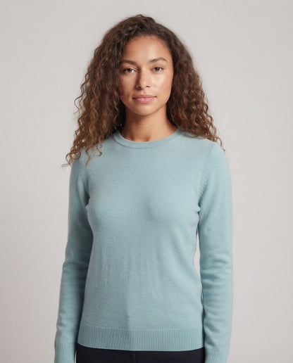 Women's fine-knit pullover with ribbed round neckline and narrow cuffs Shop Velvia