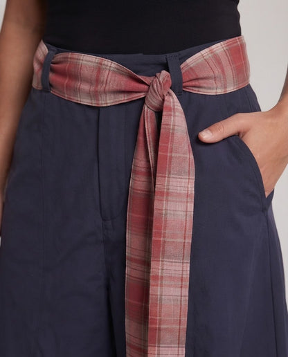 Ladies loosely fitting fashionable pants with belt Shop Velvia