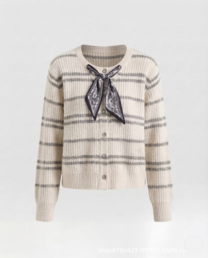Women's short cardigan made of fine knit with a fine ribbed pattern and paisley bow Shop Velvia