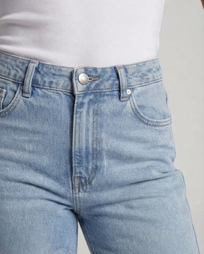 Women's Highwaist Loose Jeans with Diagonal Seam Detail Shop Velvia