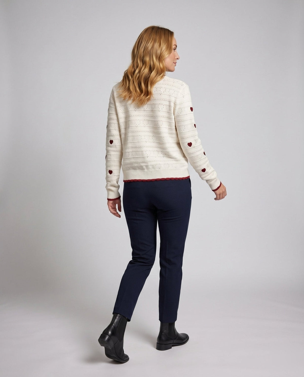 Women's cardigan with hearts and contrasting button details - Chichicherry