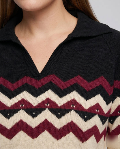 Women's knitted pullover with geometric pattern and modern collar - Chichicherry