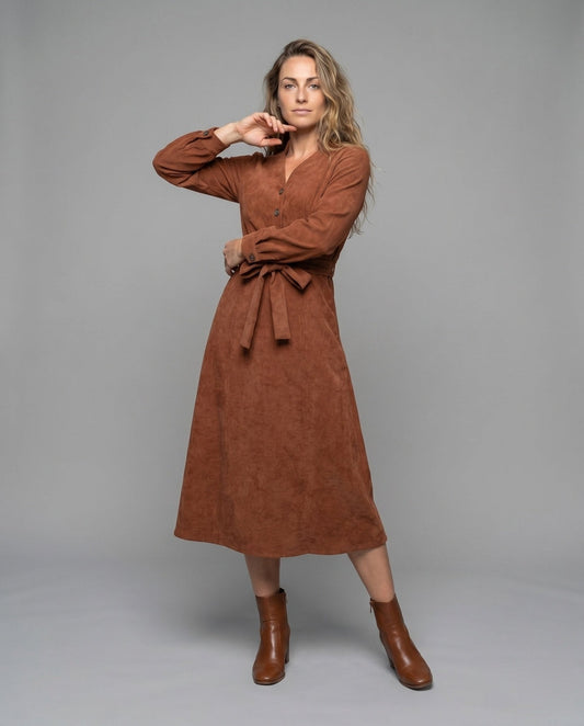 Women's maxi dress with tailored cut and elegant button placket - Chichicherry