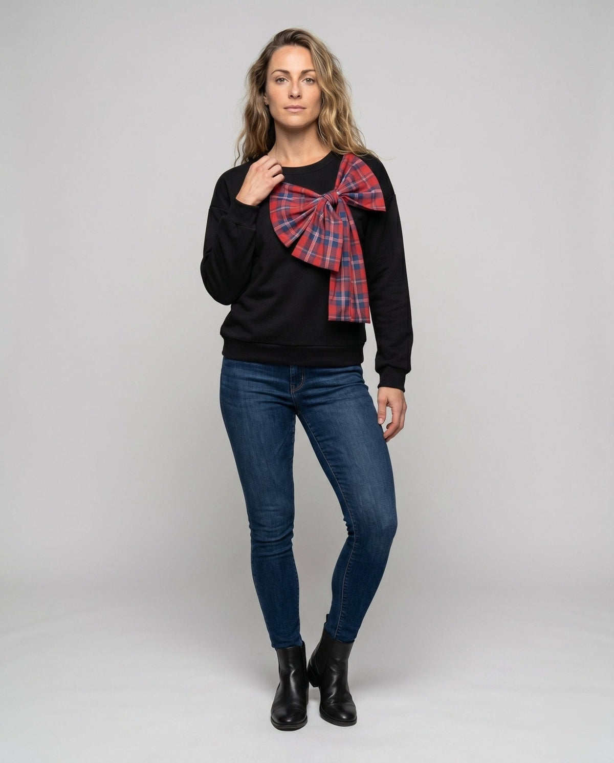 Women's sweatshirt with fashionable checkered bow design - Chichicherry